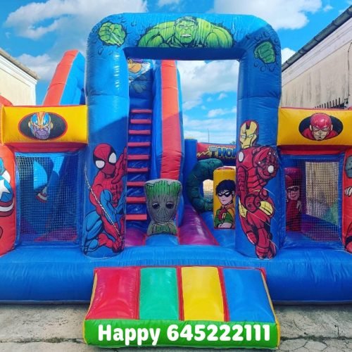 Inflable grande con tobogán azul y rojo