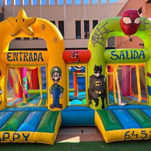 Inflable con entrada y salida temática amarilla